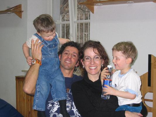 Monica e Tot� con i loro bimbi Cristian e Silvester